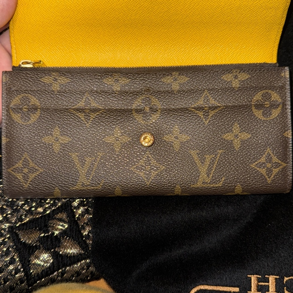 Women’s or Men’s Louis Vuitton Monogram Wallet with Yellow Guts inside Pristine - Picture 6 of 17